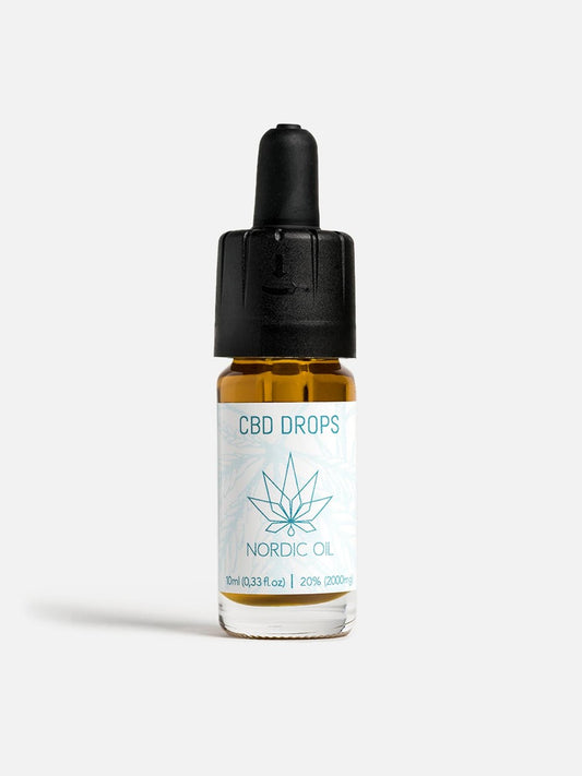 CBD-tippoja pullossa, jonka etiketissä lukee Nordic Oil