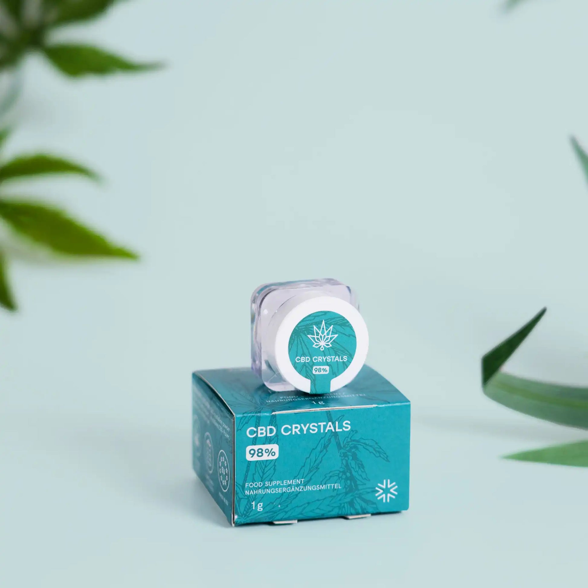 Kaksi CBD-laatikkoa pinottuina päällekkäin