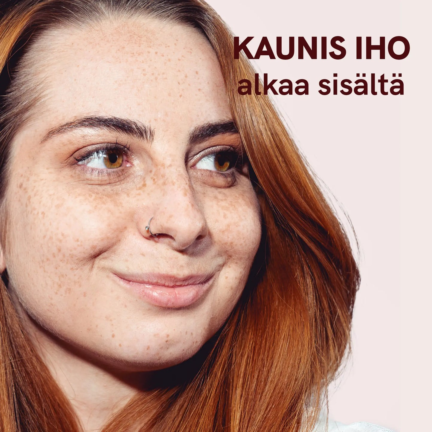 Lähikuva naisesta, jossa paljon pisamia ja punaiset hiukset; oikeassa yläkulmassa teksti 'KAUNIS IHO alkaa sisältä'.