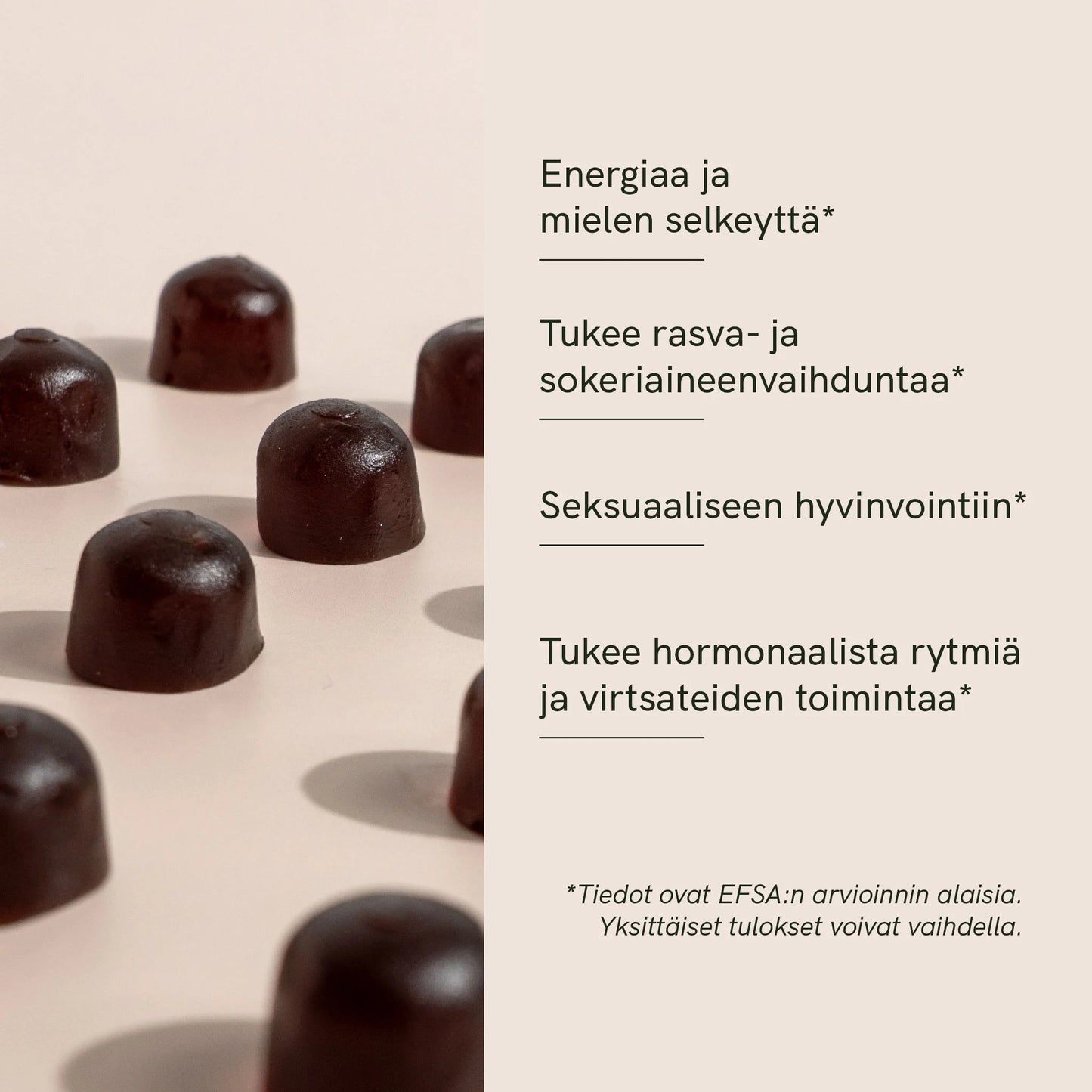 Shilajit-kumimakeiset vasemmalla pöydällä ja beige mainostausta oikealla.