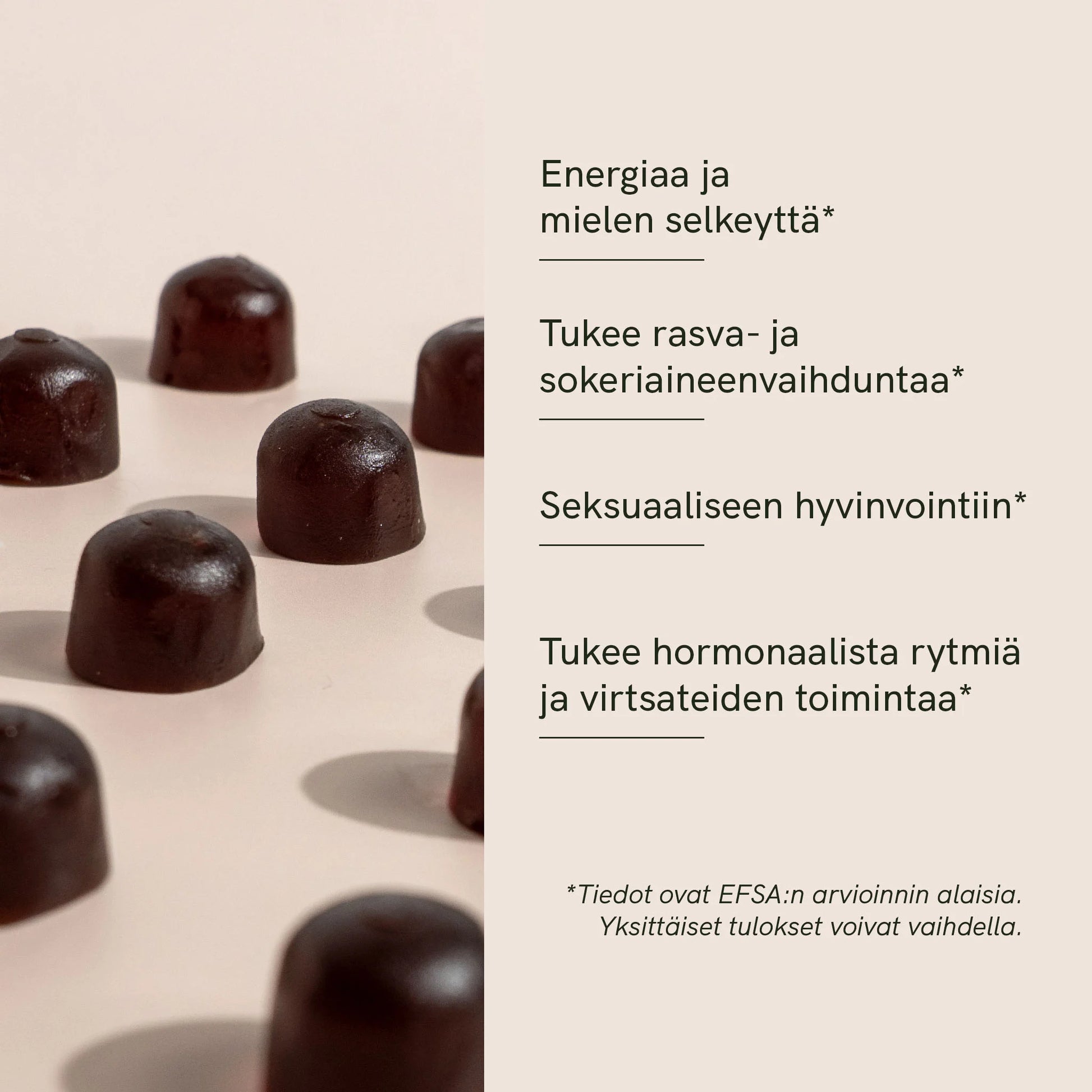 Shilajit-kumimakeiset vasemmalla pöydällä ja beige mainostausta oikealla.